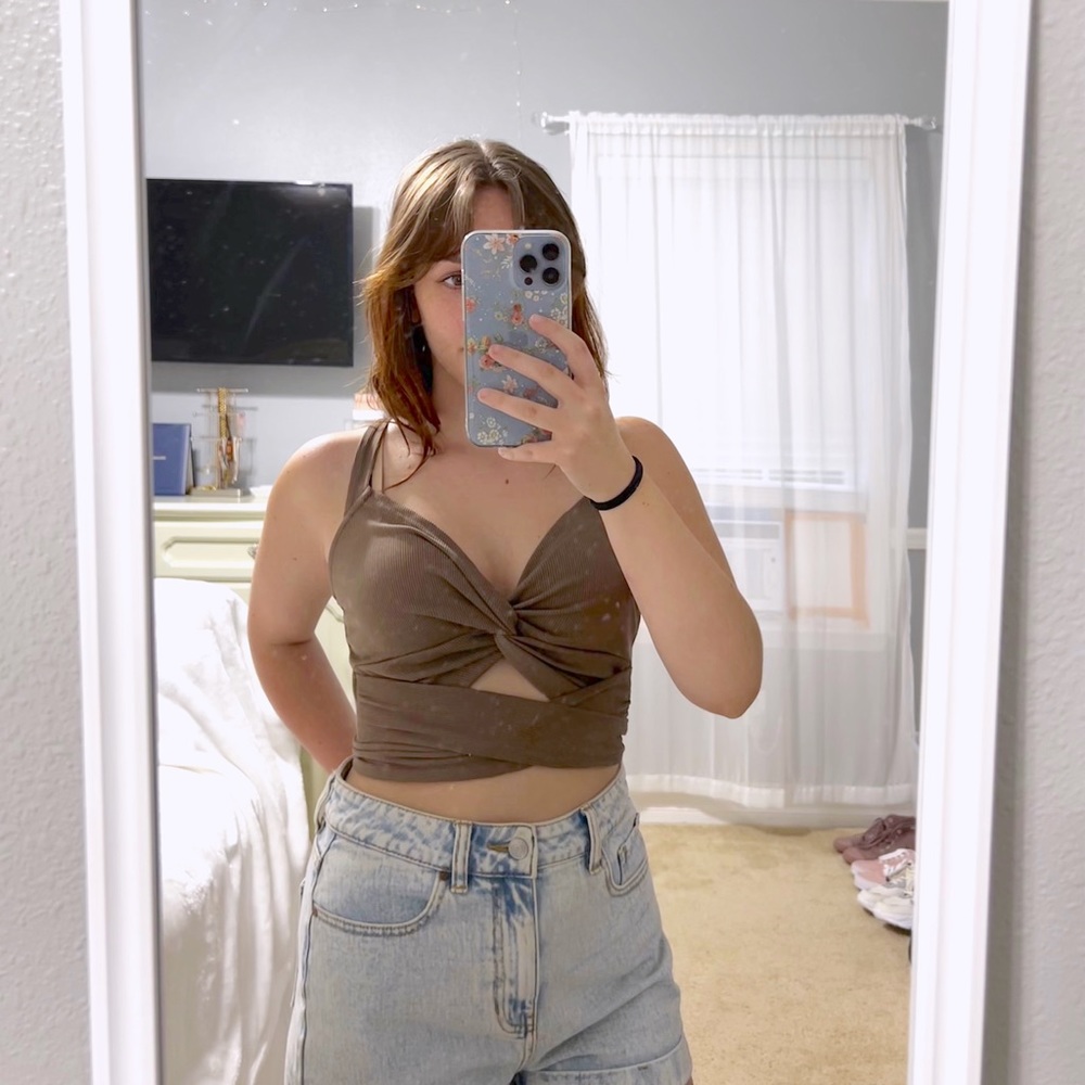 brown tank top